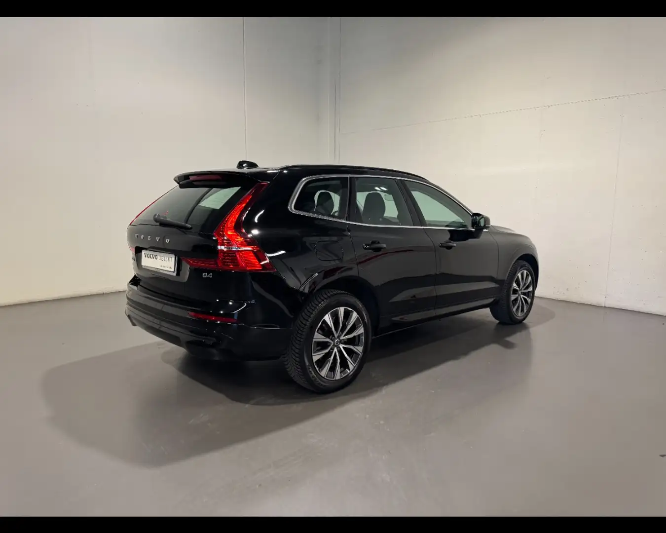 Volvo XC60 B4 MOMENTUM PRO AUTO Nero - 2