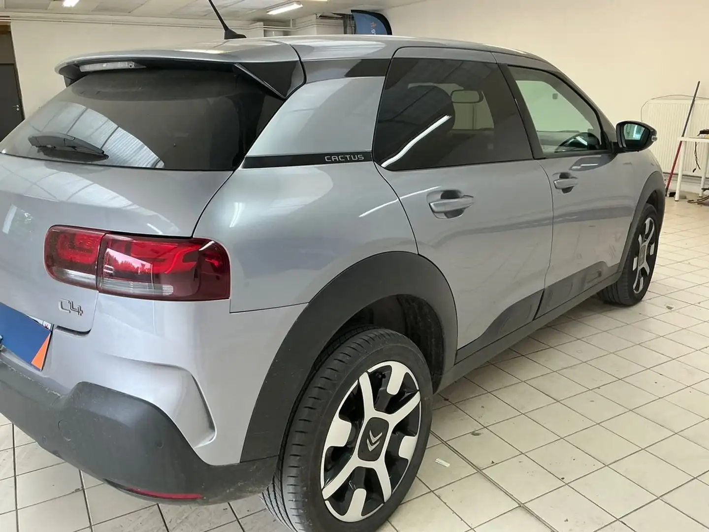Citroen C4 Cactus PureTech 110 NAVI KAMERA CARPLAY KEYLESS TEMPOMAT Grau - 2