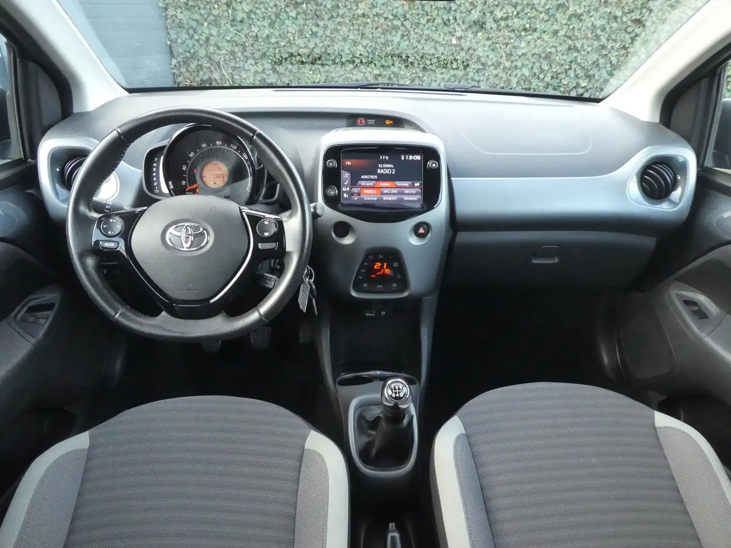 Toyota Aygo 1.0 VVT-i 72pk 5D X-Joy Climatronic Multi Media Pa Grey - 2