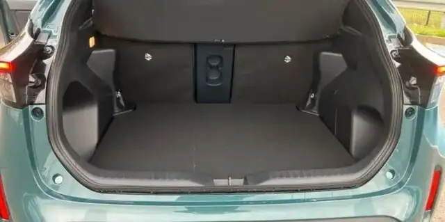 Toyota Yaris Cross view 8