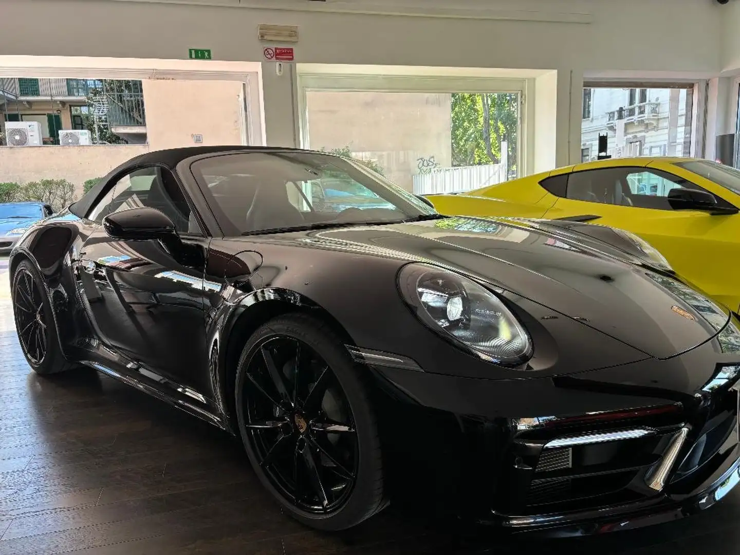 Porsche 911 Cabrio 3.0 Carrera  - Pacchetto Sportdesign Nero - 2