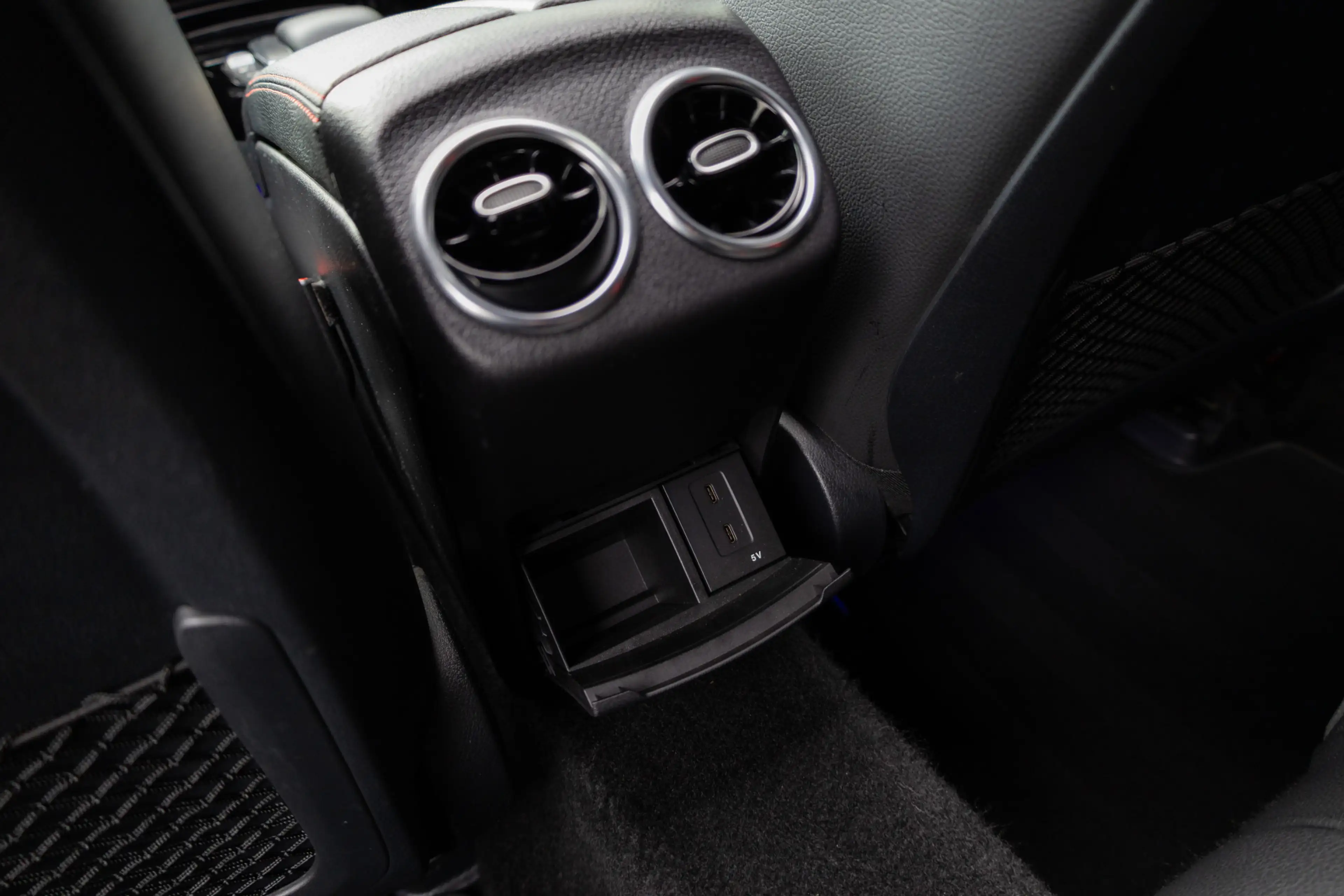 Mercedes-Benz A 35 AMG 4MATIC 306 pk Premium Plus AMG-Pakket / Mat-Grijs/ — photo 16