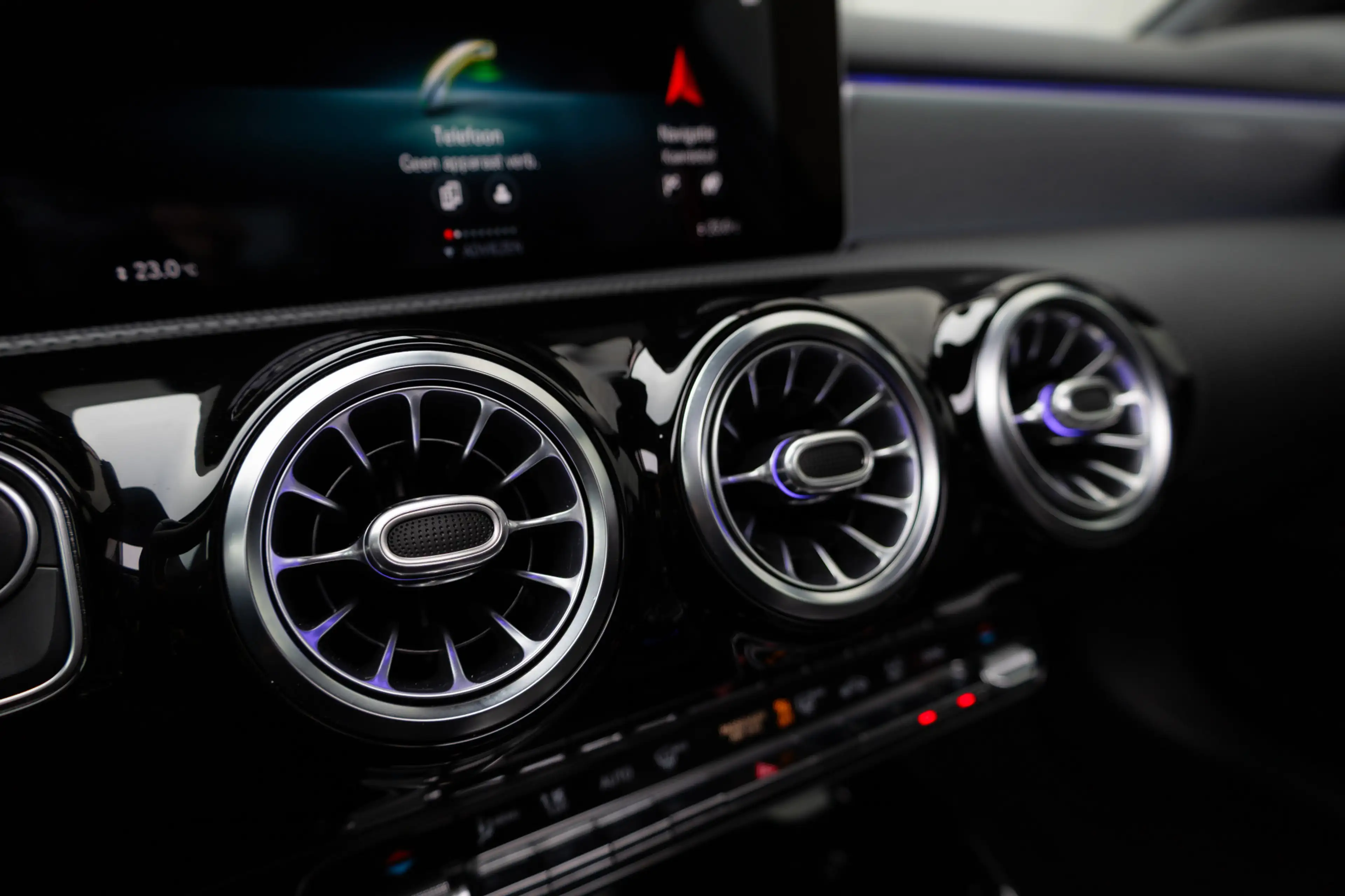 Mercedes-Benz A 35 AMG 4MATIC 306 pk Premium Plus AMG-Pakket / Mat-Grijs/ — photo 49