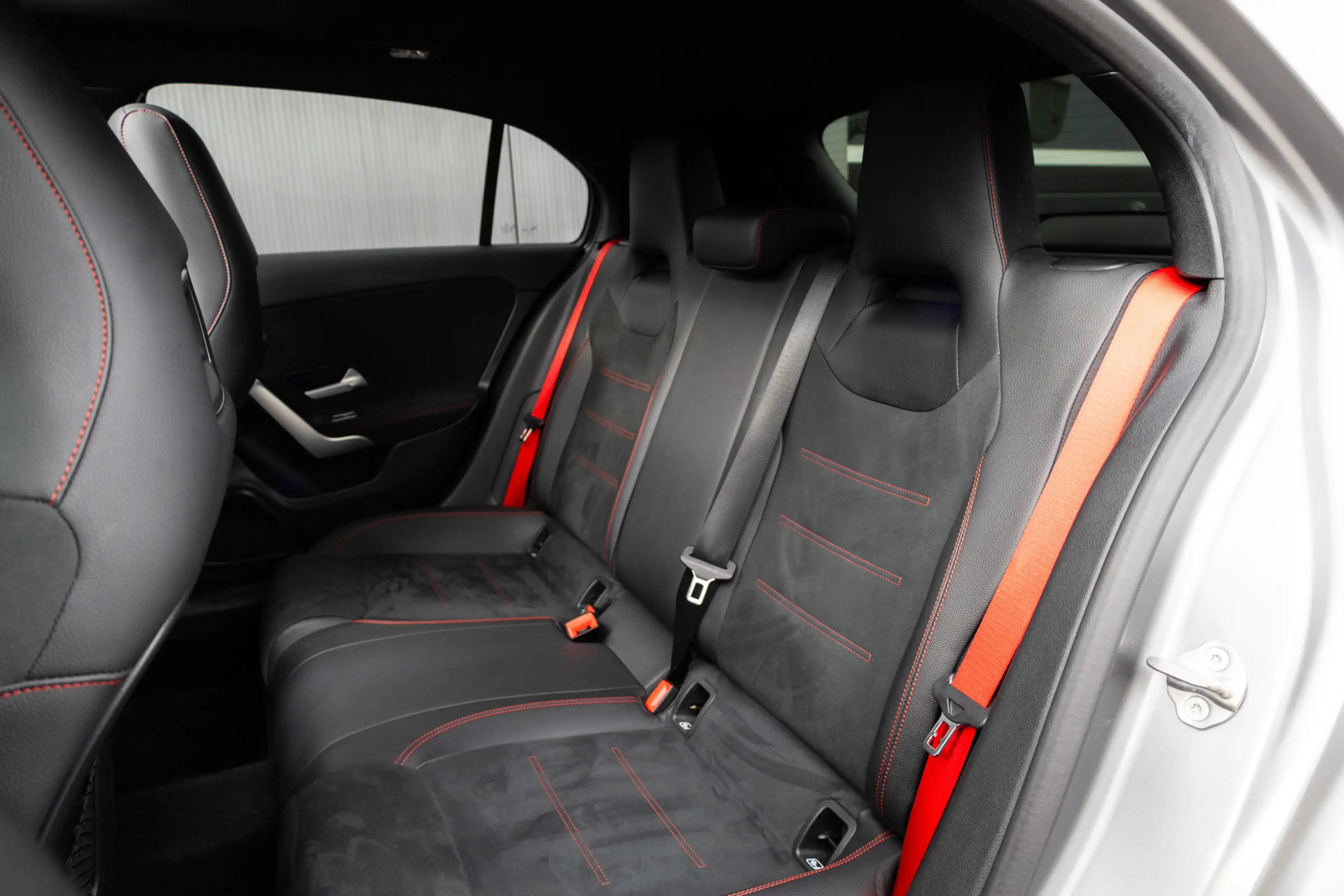 Mercedes-Benz A 35 AMG 4MATIC 306 pk Premium Plus AMG-Pakket / Mat-Grijs/ — photo 15