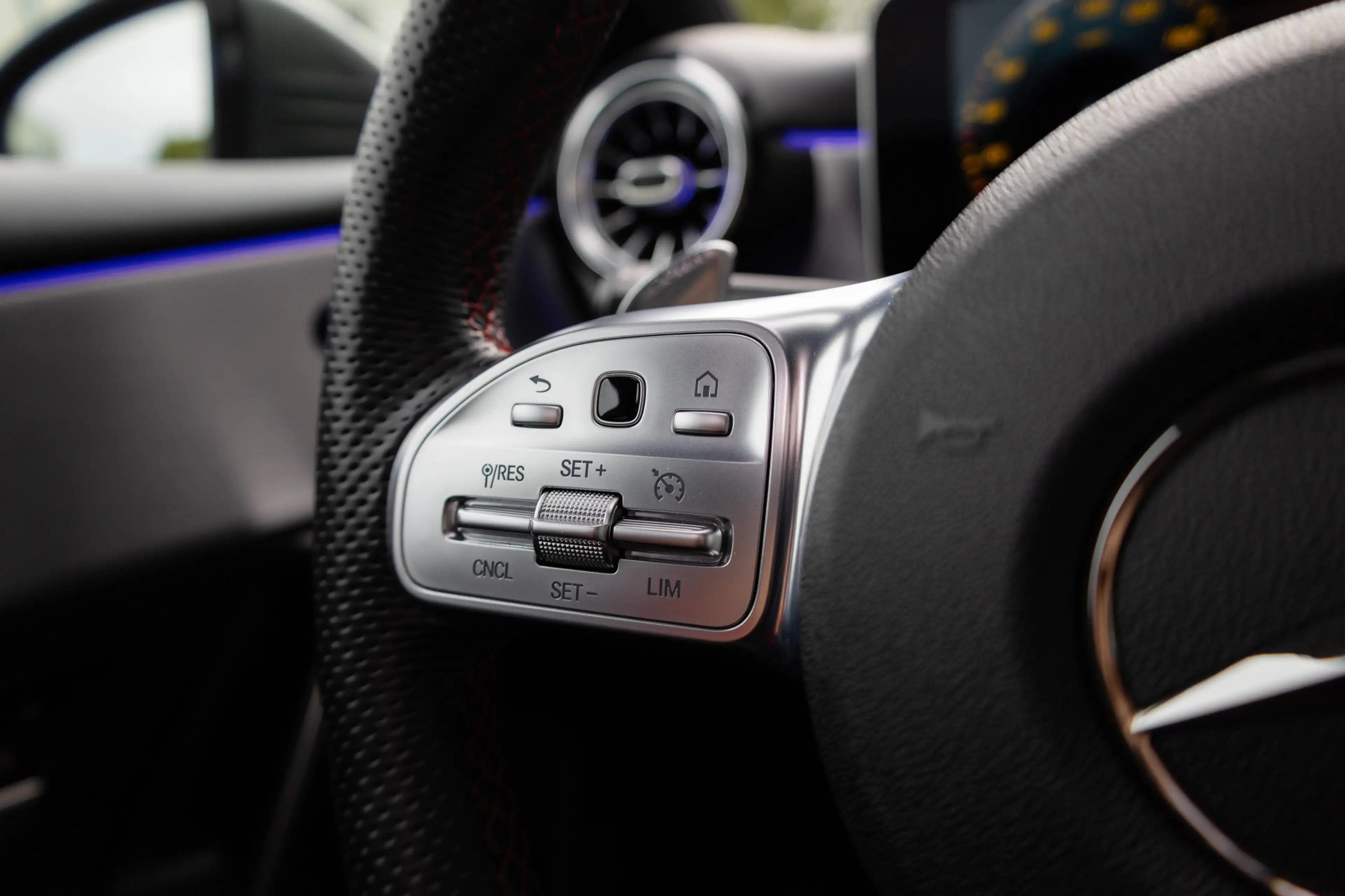 Mercedes-Benz A 35 AMG 4MATIC 306 pk Premium Plus AMG-Pakket / Mat-Grijs/ — photo 19
