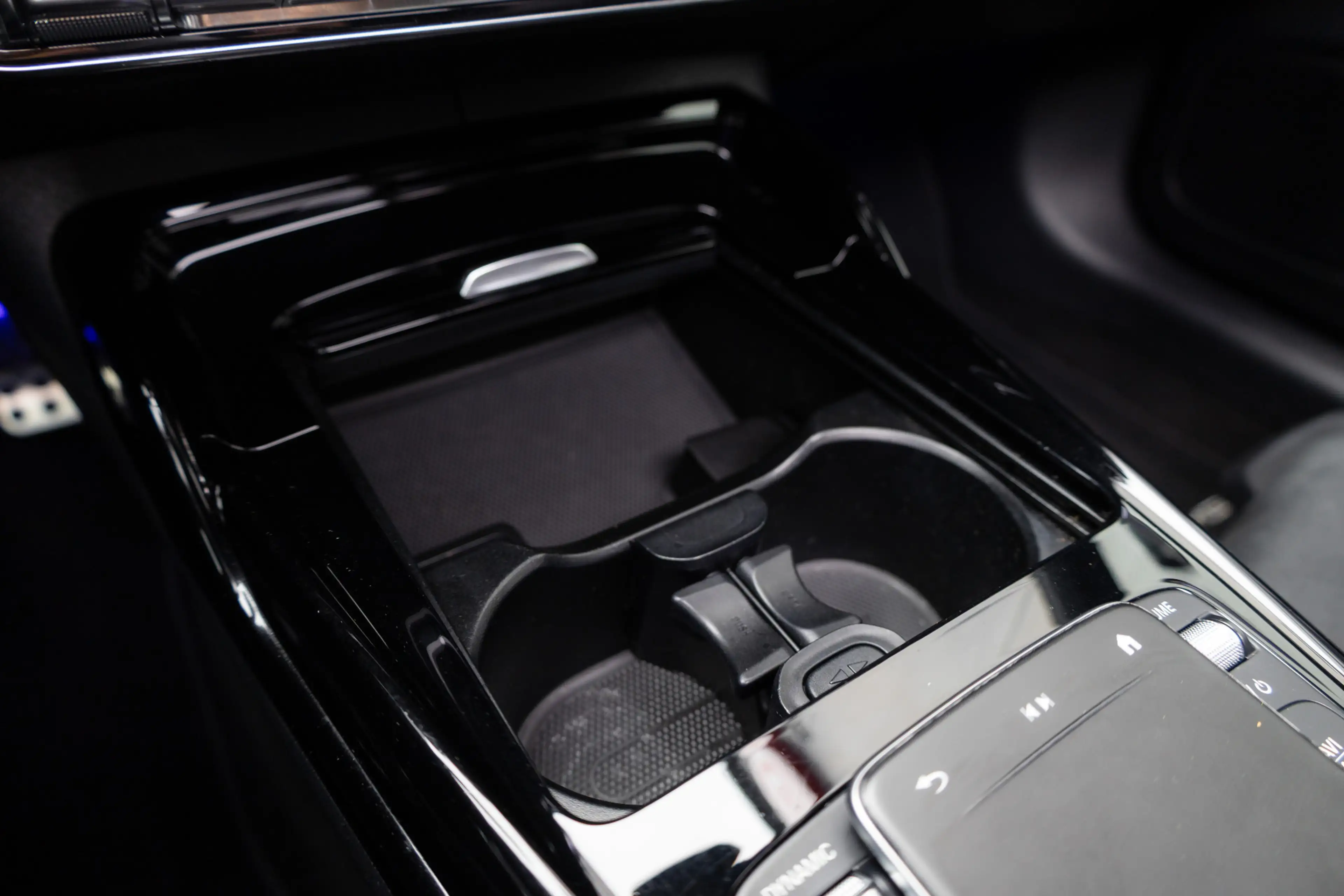 Mercedes-Benz A 35 AMG 4MATIC 306 pk Premium Plus AMG-Pakket / Mat-Grijs/ — photo 36