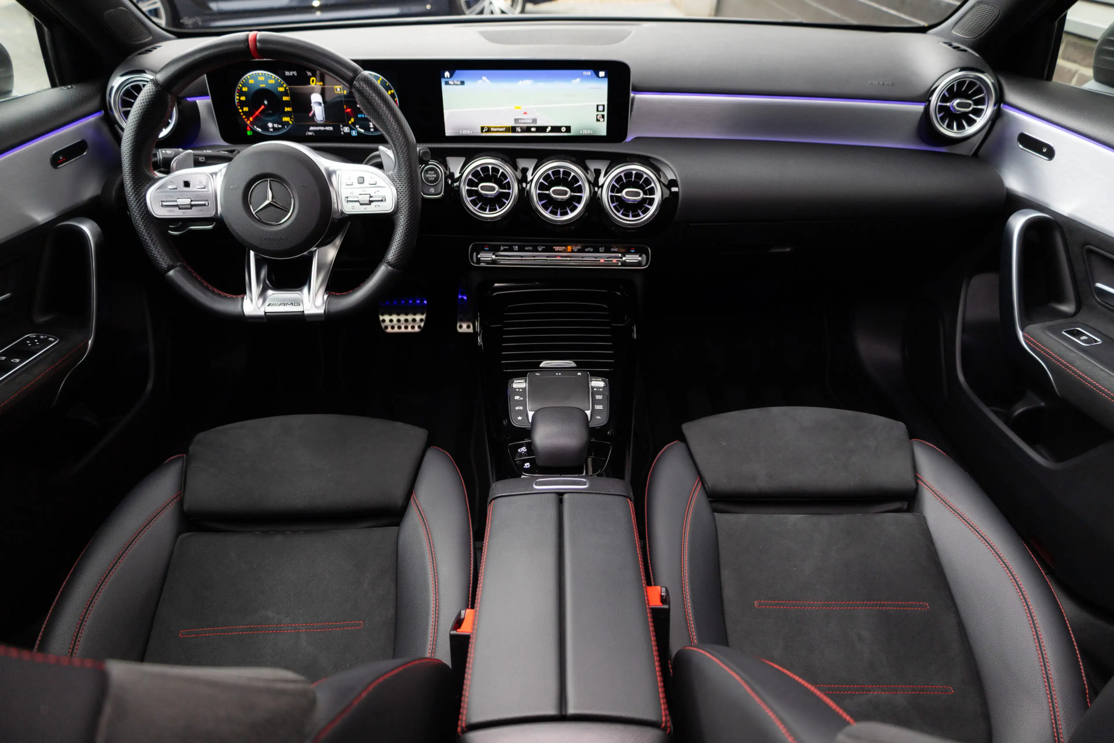 Mercedes-Benz A 35 AMG 4MATIC 306 pk Premium Plus AMG-Pakket / Mat-Grijs/ — photo 5