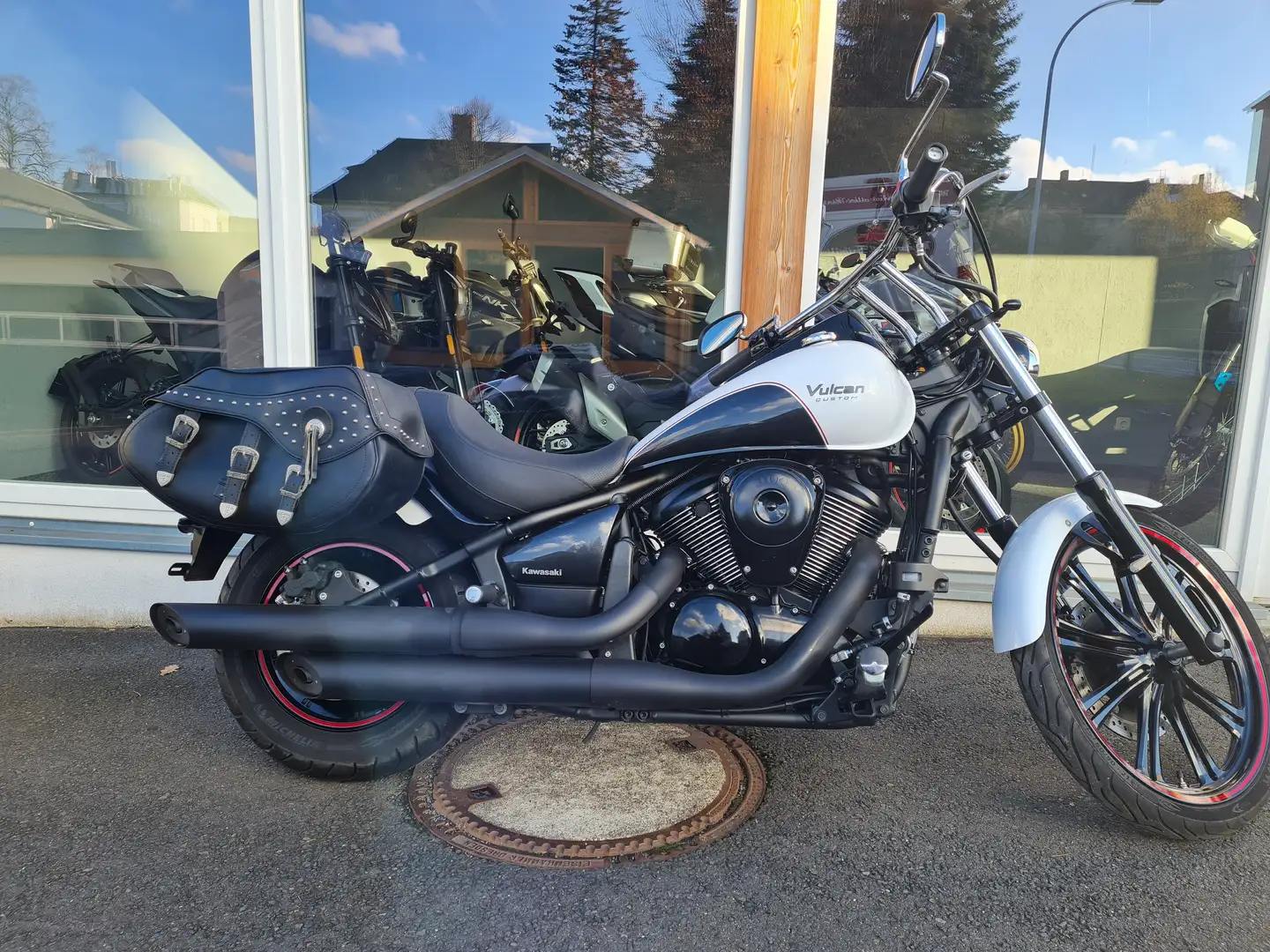 Kawasaki Vulcan 900 SE Custom Blanc - 1