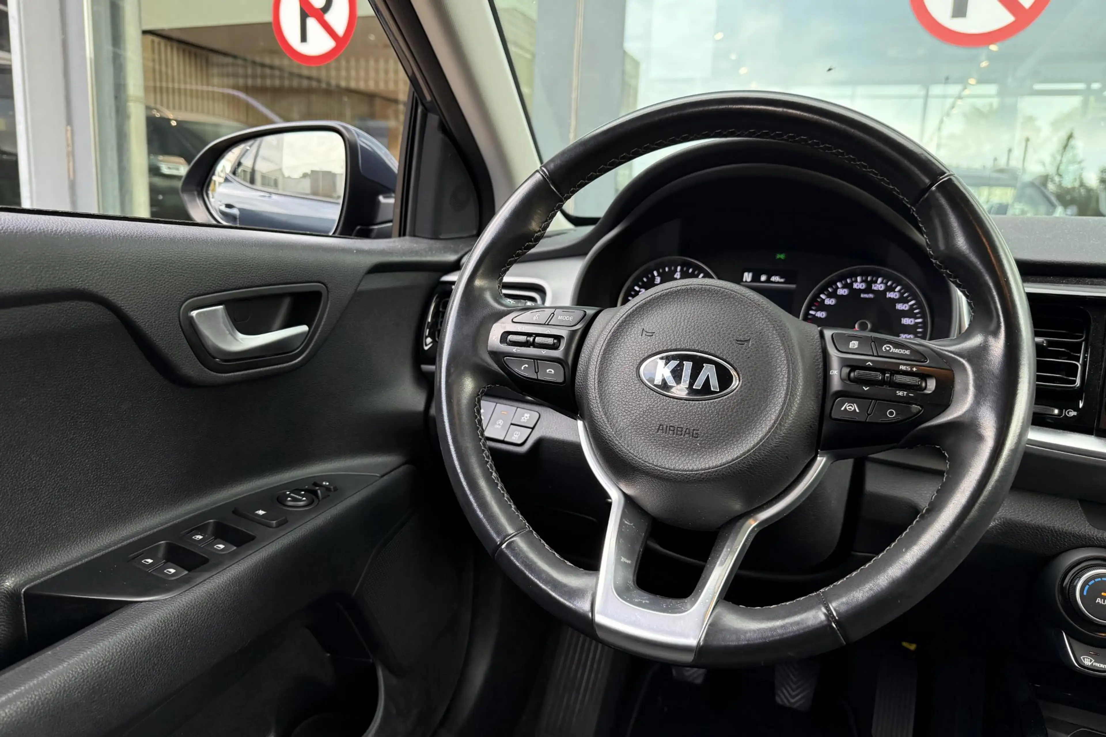 Kia Stonic 1.0 T-GDi MHEV DynamicPlusLine | Climate control | — photo 12