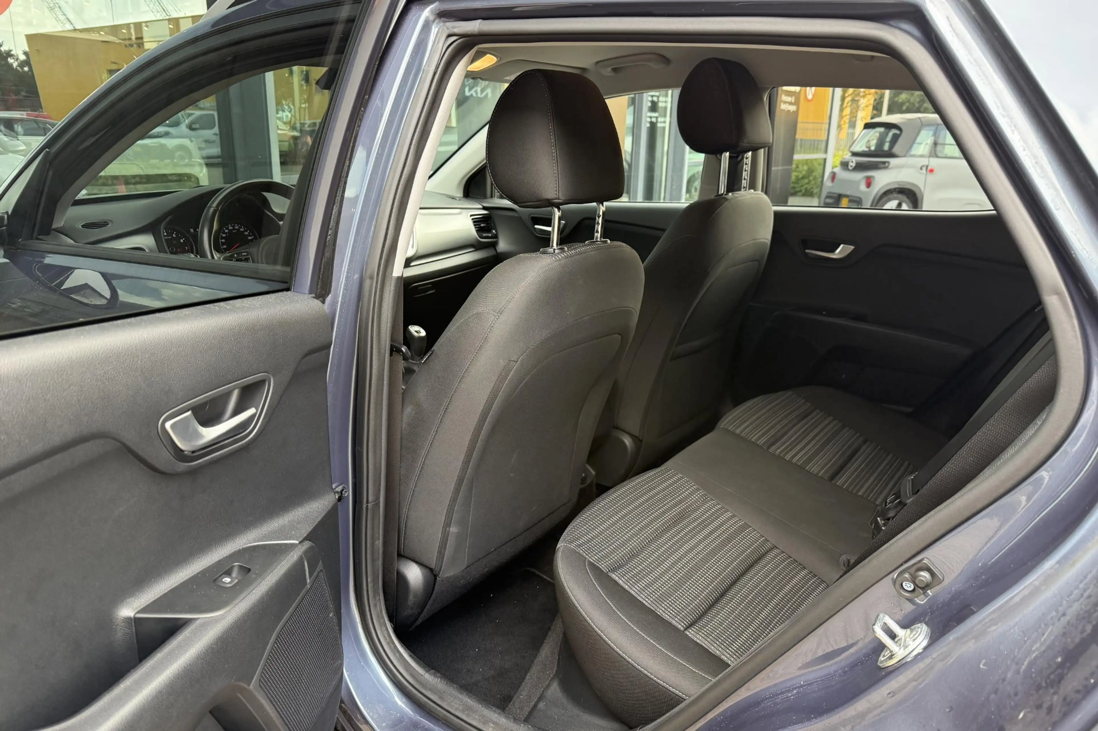 Kia Stonic 1.0 T-GDi MHEV DynamicPlusLine | Climate control | — photo 10