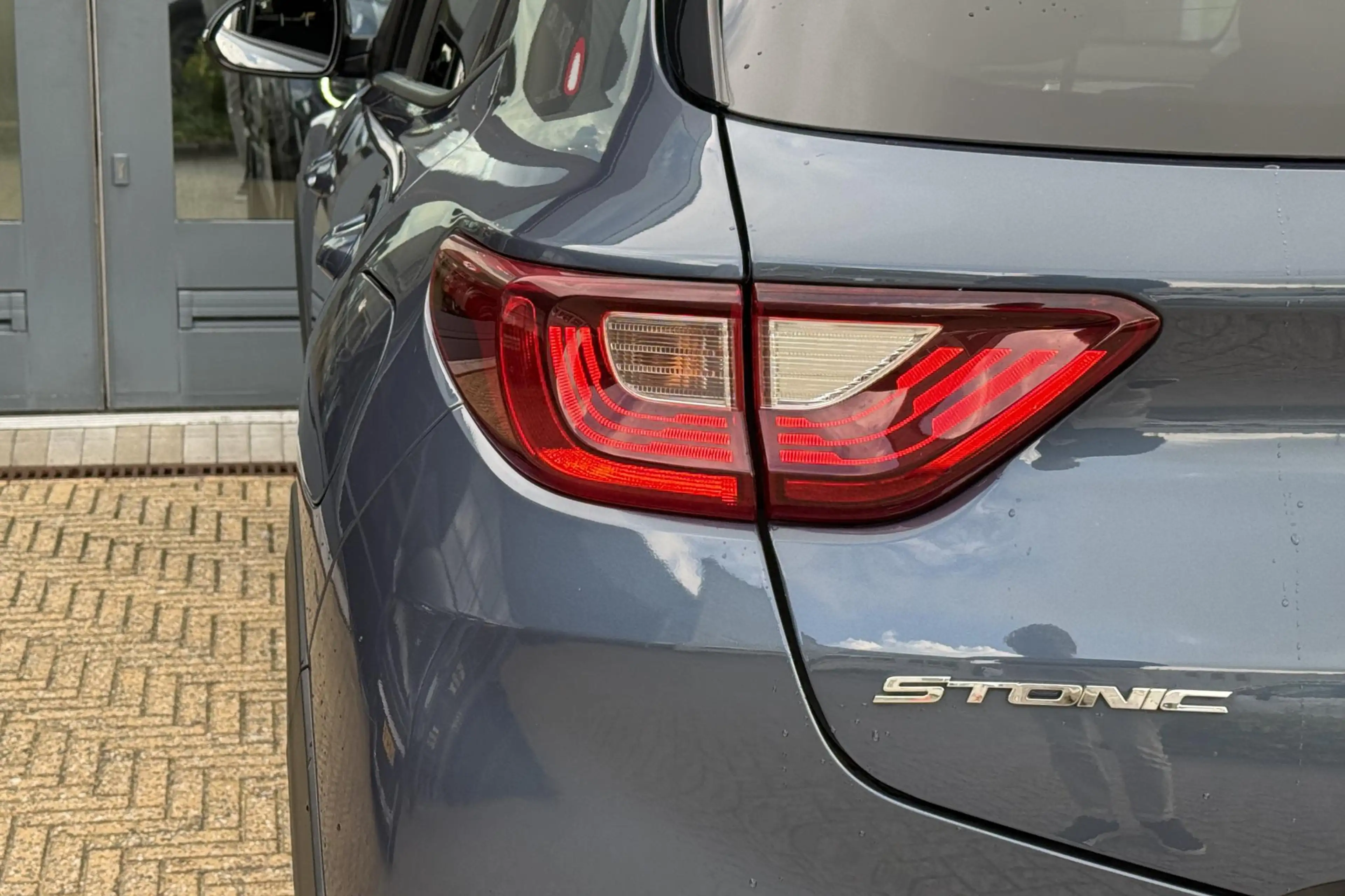 Kia Stonic 1.0 T-GDi MHEV DynamicPlusLine | Climate control | — photo 8