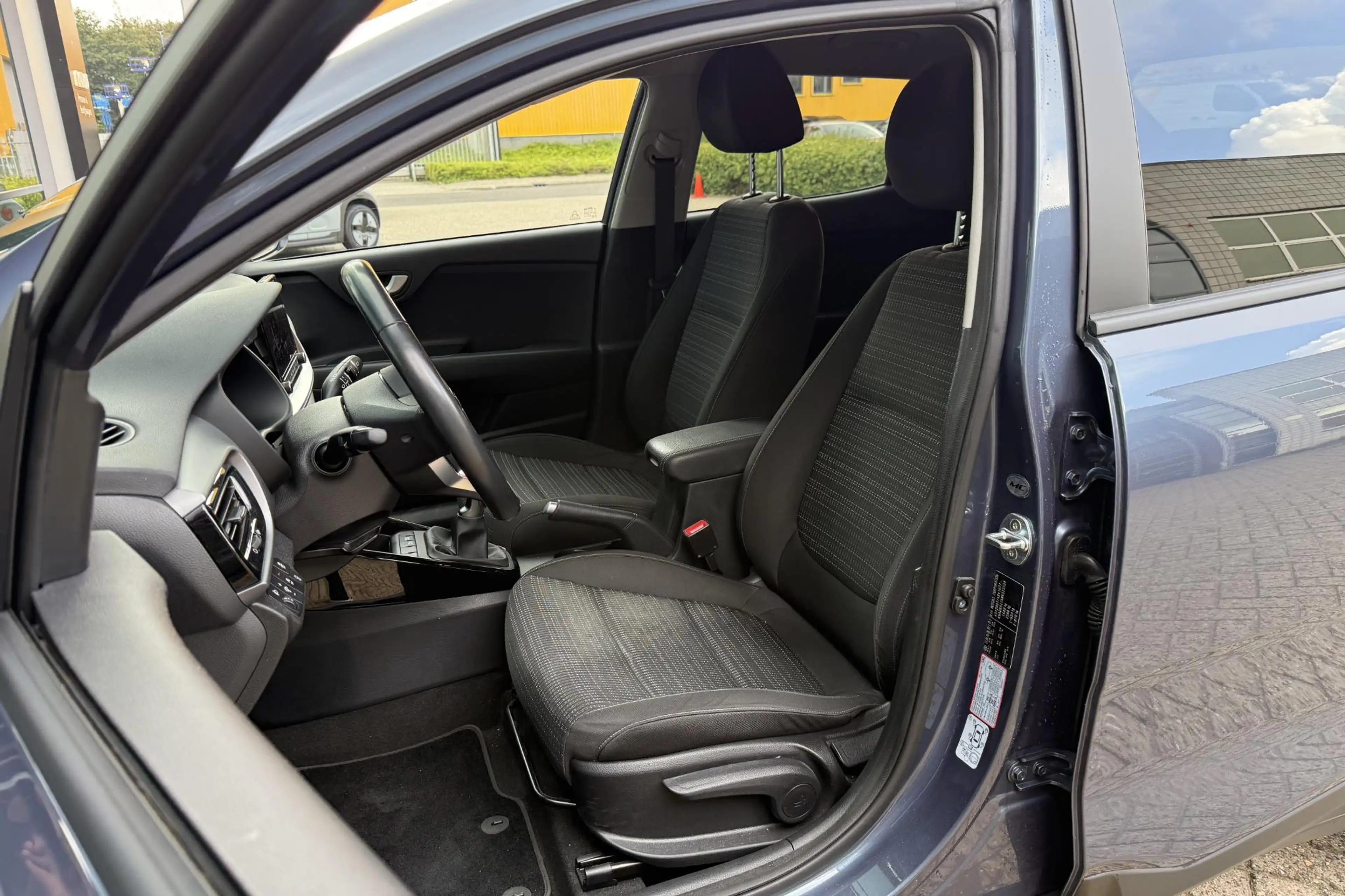 Kia Stonic 1.0 T-GDi MHEV DynamicPlusLine | Climate control | — photo 13