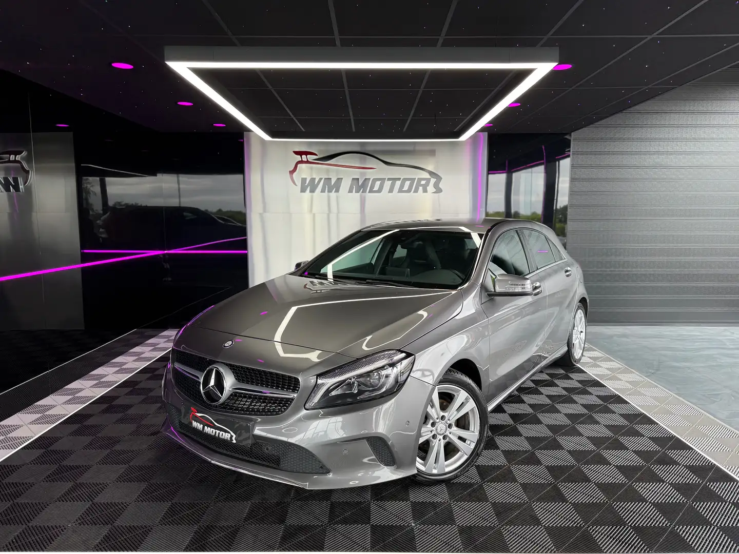 Mercedes-Benz A 180 d Pack Sport Gris - 1