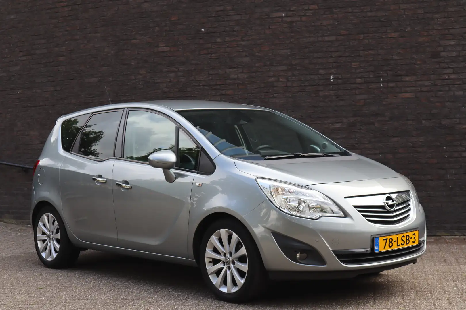 Opel Meriva 1.4 Turbo Cosmo, mooie en frisse auto, ijskoude ai Grijs - 2