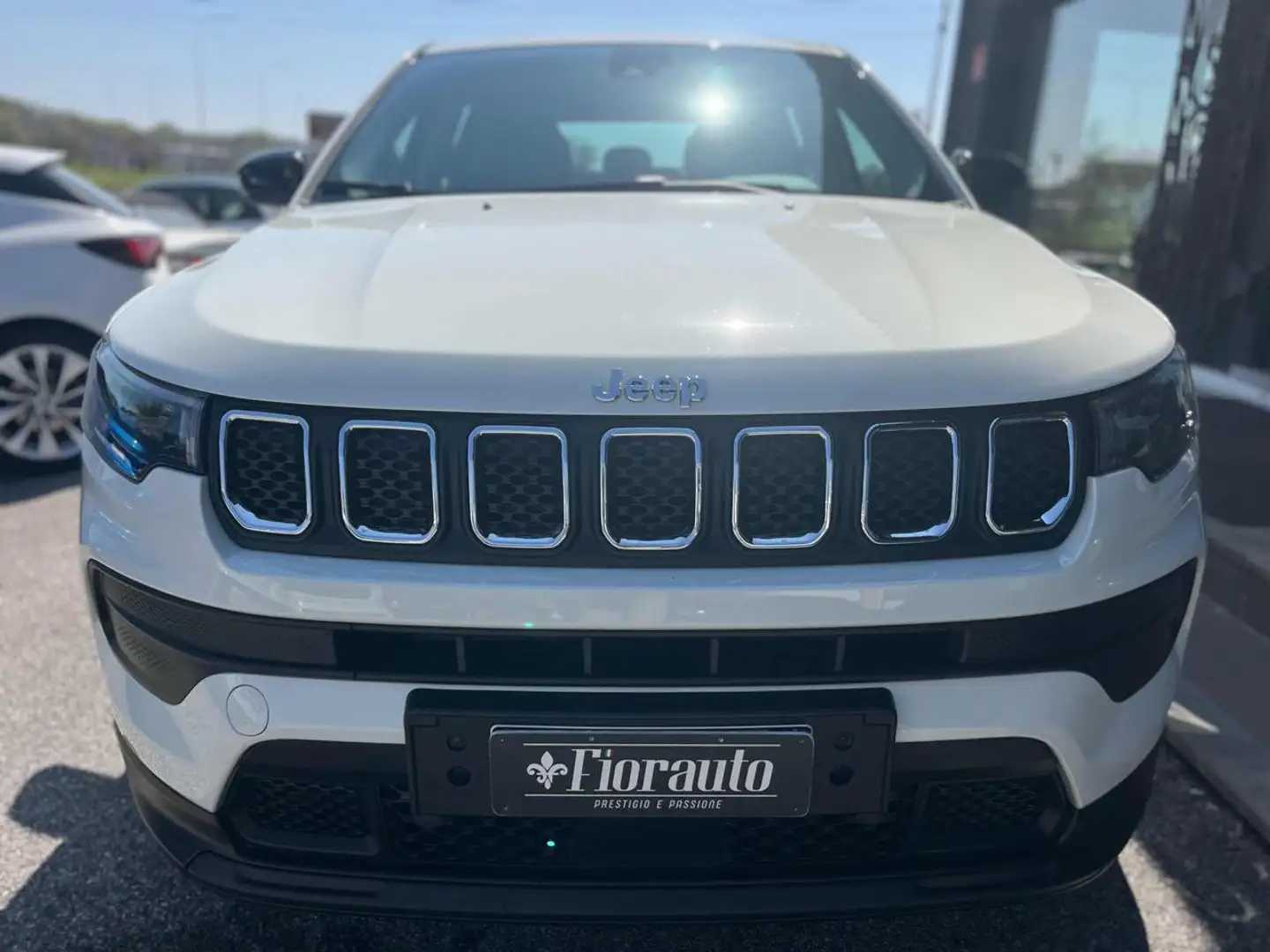 Jeep Compass 1.5 Turbo T4 130 CV MHEV 2WD LONGITUDE Bílá - 1