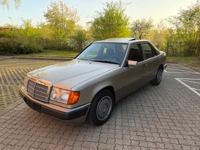 Mercedes-Benz 250 250 D w124, wenig Km! Oldtimer