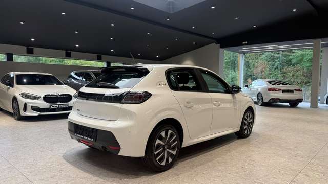Peugeot 208 — photo 8