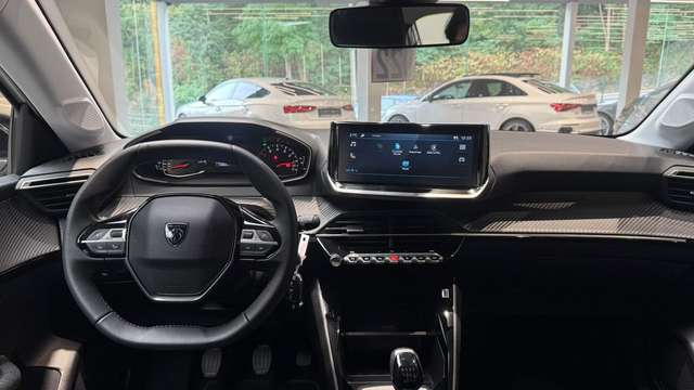 Peugeot 208 — photo 9