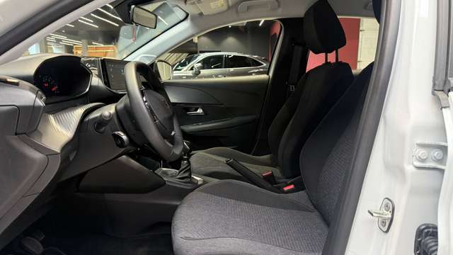 Peugeot 208 — photo 11