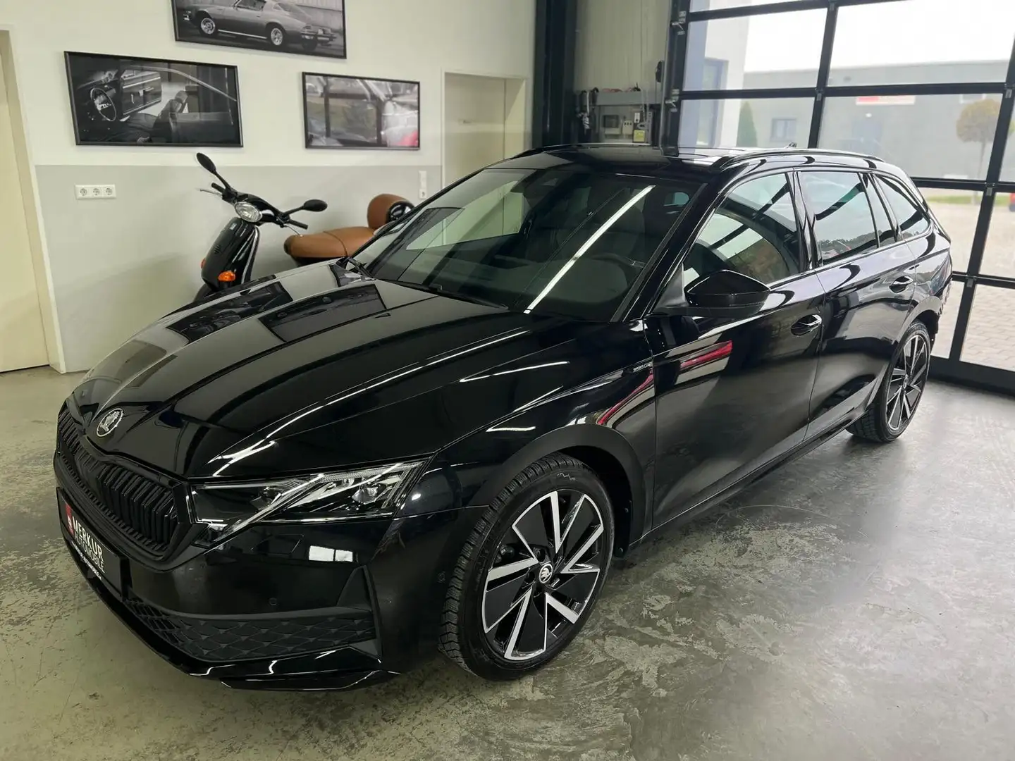 Skoda Octavia Combi 2.0 TDI DSG Sportline+ACC+AHK+Pano Schwarz - 1