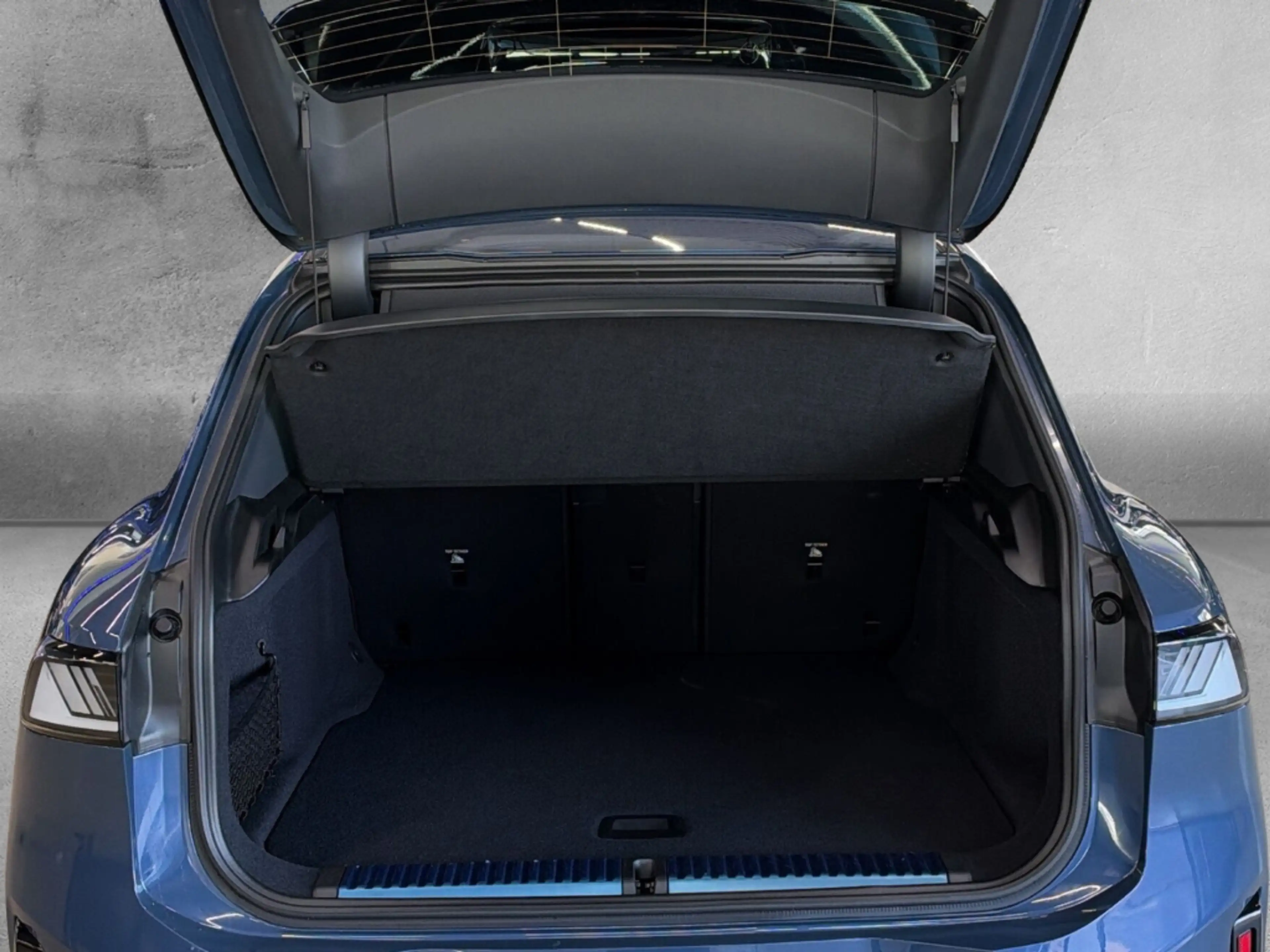 BMW iX3 xDrive 50 Park-Assistent — photo 15