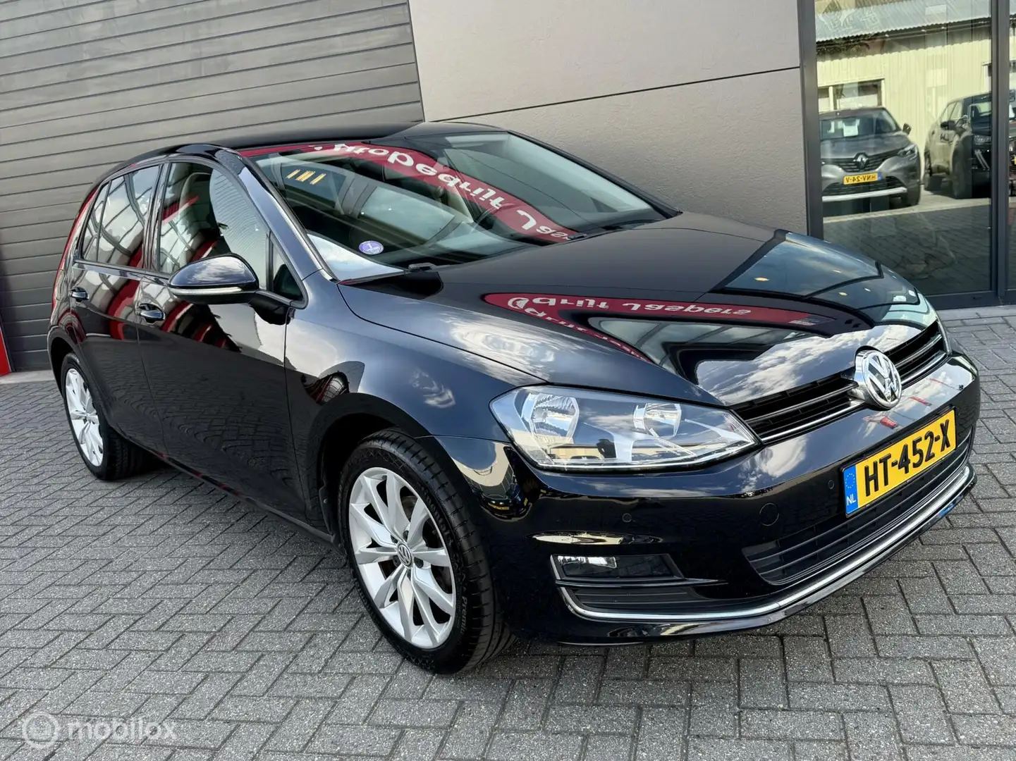 Volkswagen Golf 1.2 TSI Highline Zwart - 2