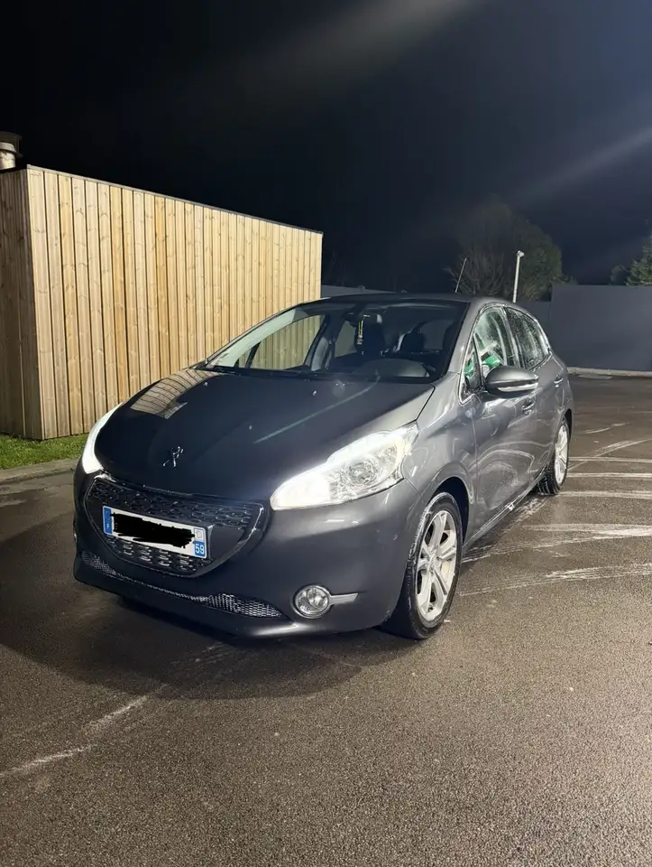 Peugeot 208 1.4 HDi 68ch FAP BVM5 Allure