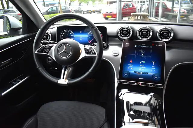 Mercedes-Benz C-Class view 4