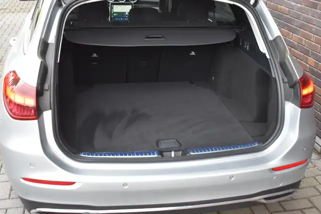 Mercedes-Benz C-Class view 9