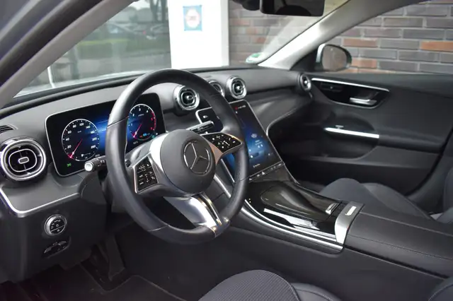 Mercedes-Benz C-Class view 3