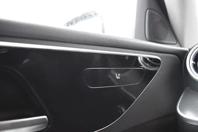 Mercedes-Benz C-Class view 12