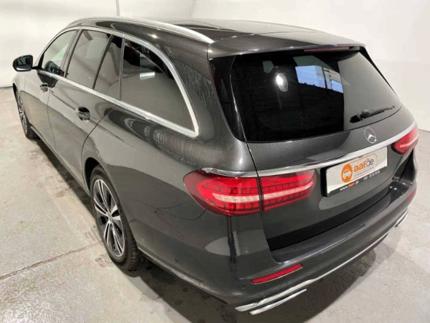 Mercedes-Benz E 220 T d Avantgarde 4Matic EU6d Navi LED ACC Pano Gris - 2