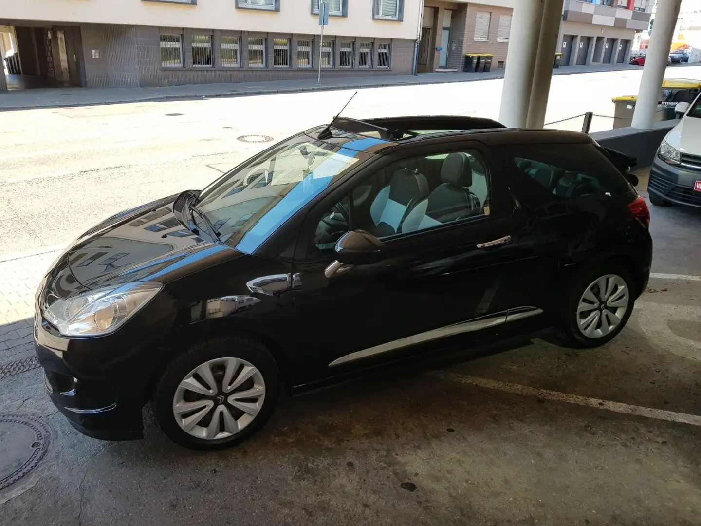 Citroen DS3 Cabrio Chic/Elektr.Faltdach/Klima Schwarz - 1