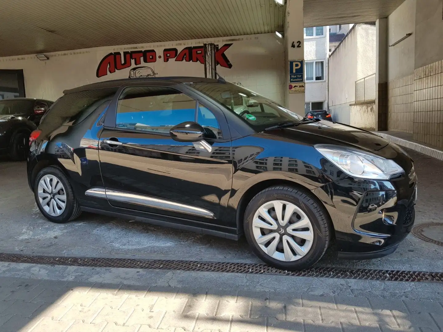 Citroen DS3 Cabrio Chic/Elektr.Faltdach/Klima Schwarz - 2