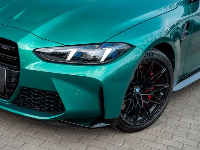 BMW M4 view 11