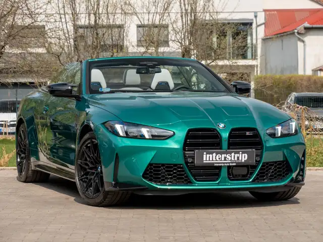 BMW M4 view 3