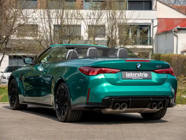BMW M4 view 4