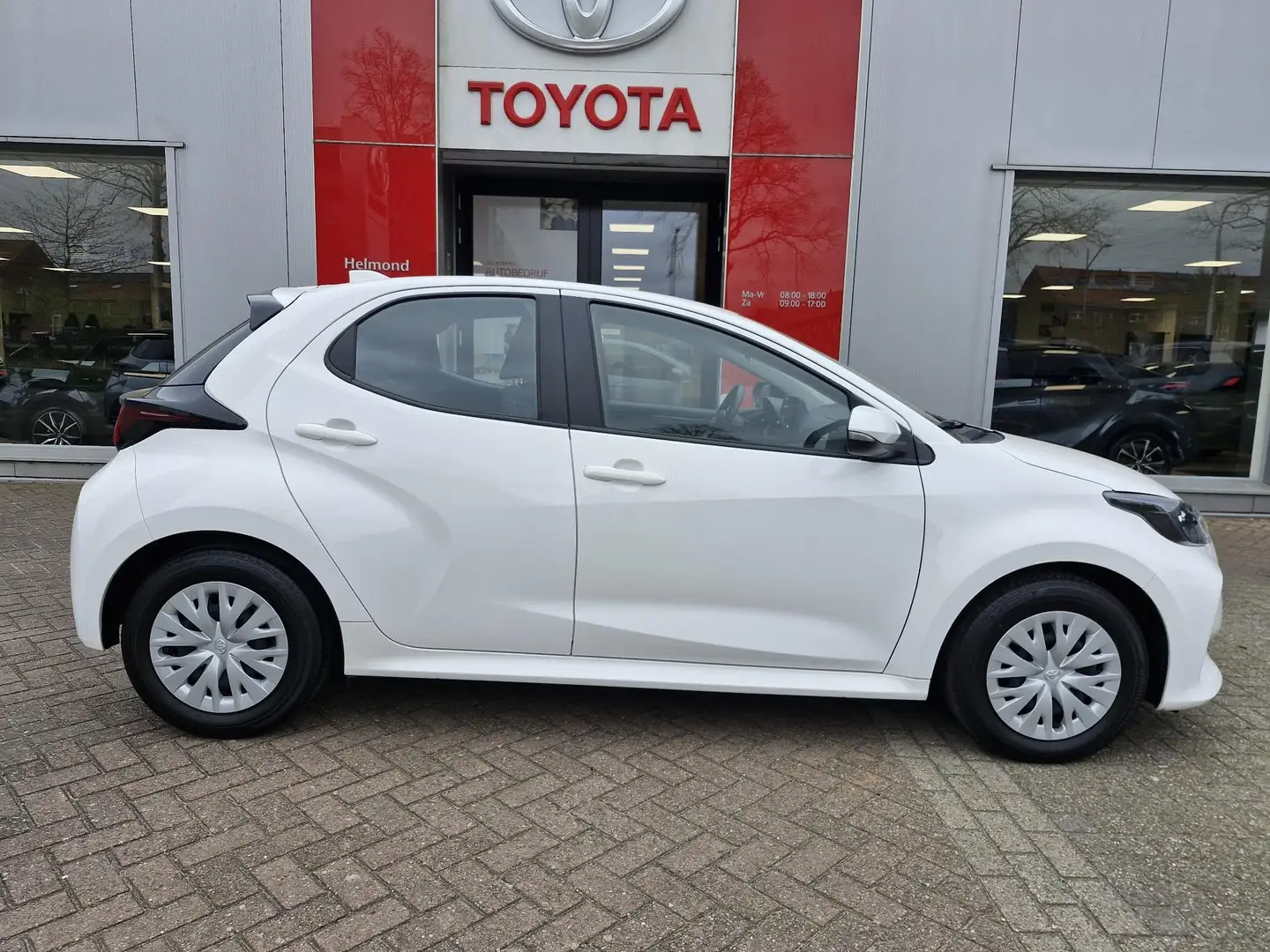 Toyota Yaris 1.5 Hybrid Active Wit - 2