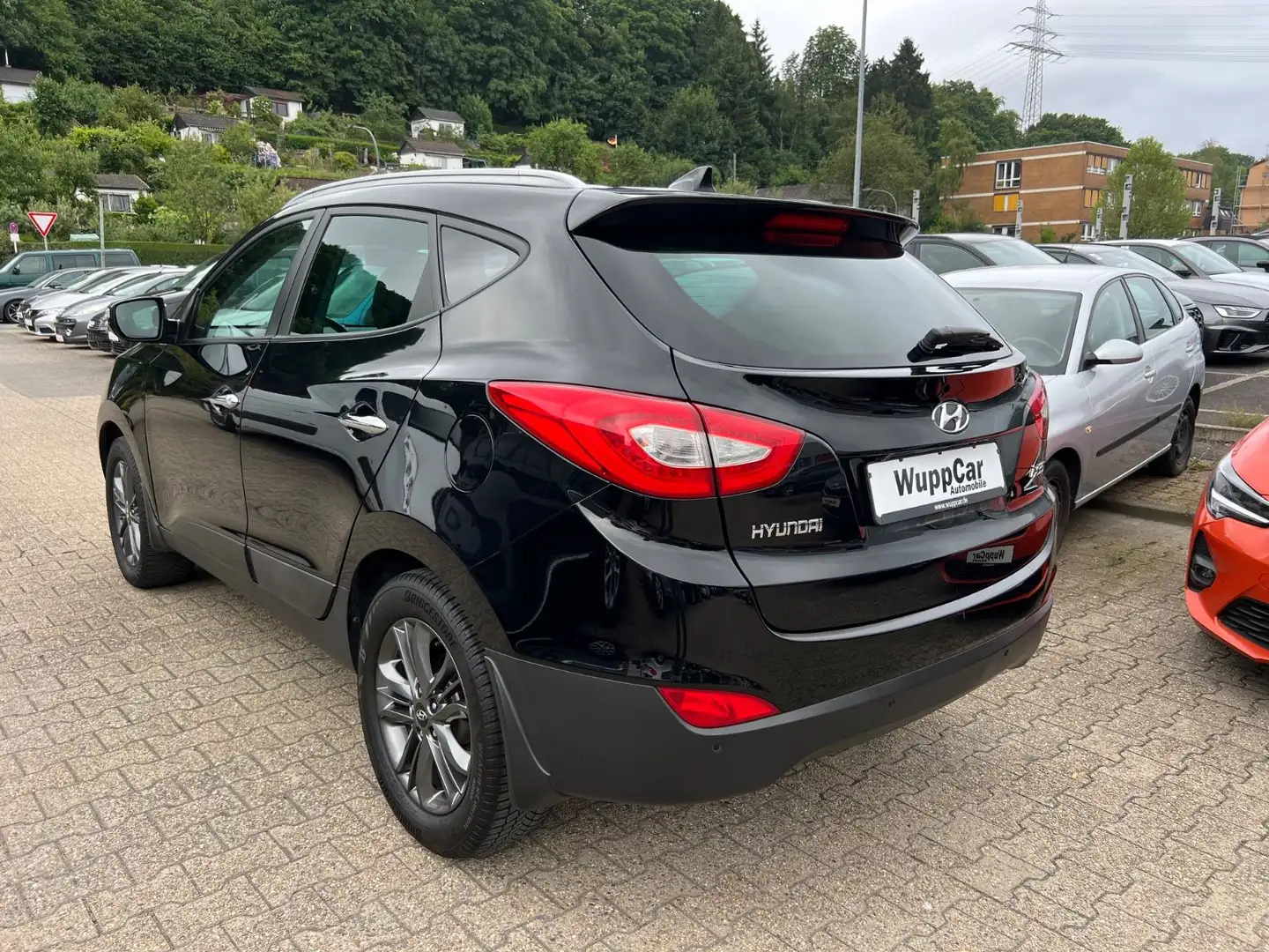 Hyundai iX35 Style AWD NAVI*KAMERA*TEMP*SHZ*AHK*PDC* Schwarz - 2