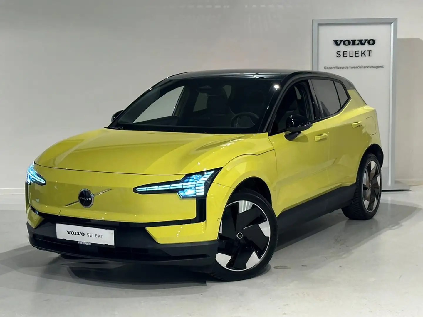 Volvo EX30 Ultra Twin Motor Performance Jaune - 1
