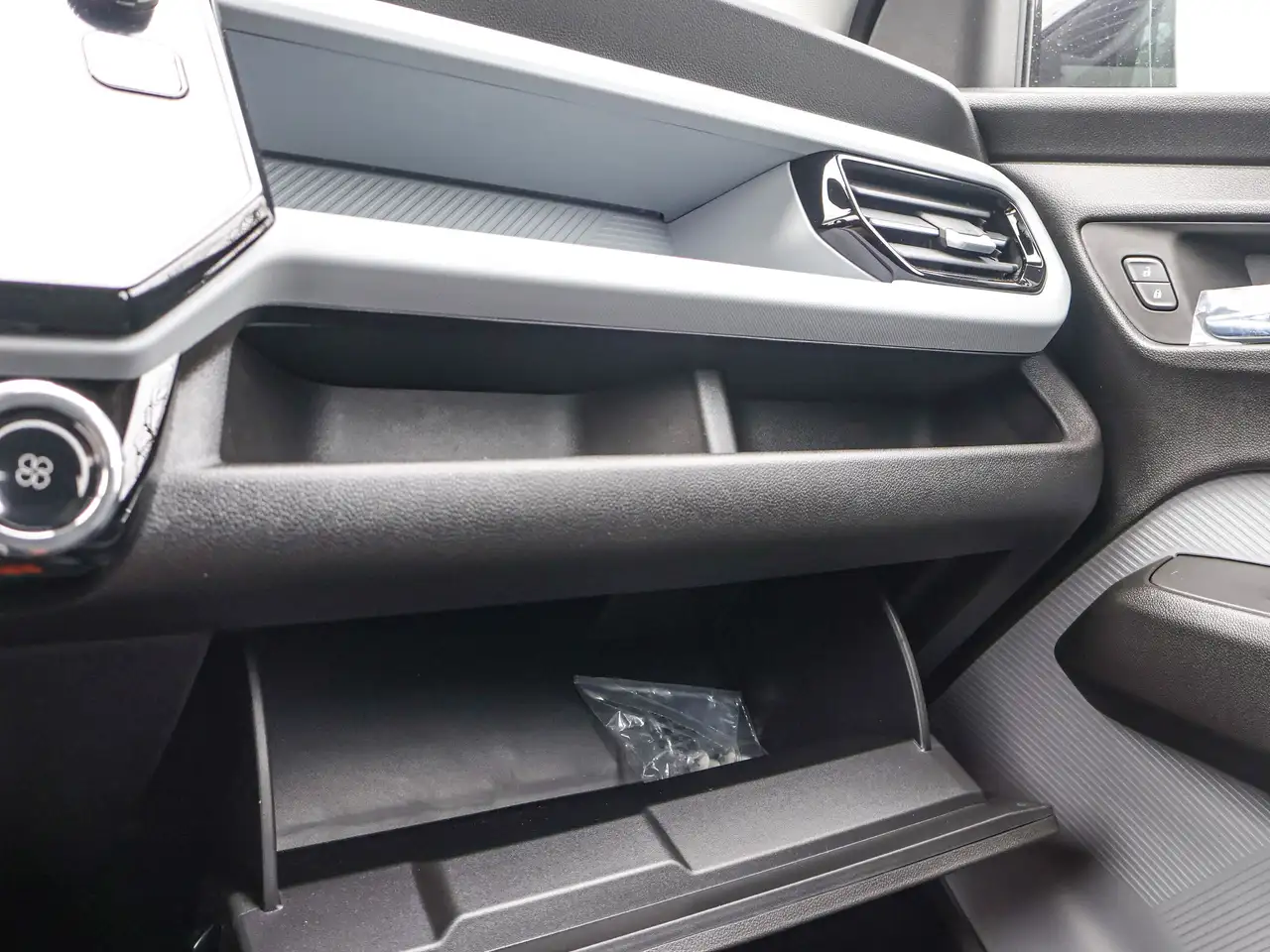 Chevrolet Bolt photo Chevrolet Bolt
