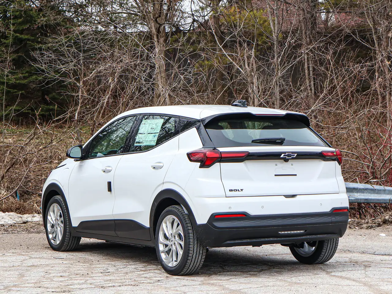 Chevrolet Bolt photo Chevrolet Bolt