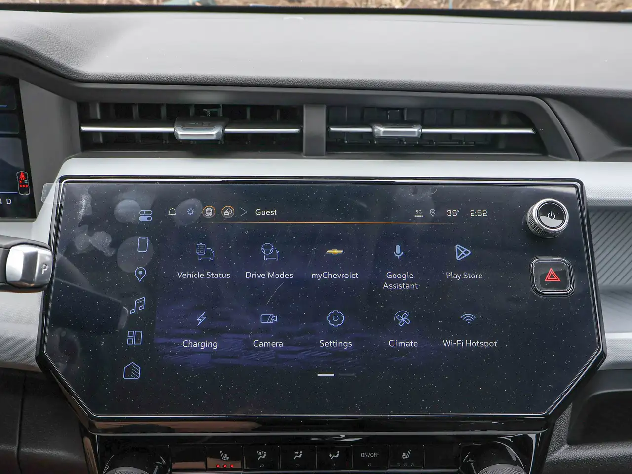 Chevrolet Bolt photo Chevrolet Bolt