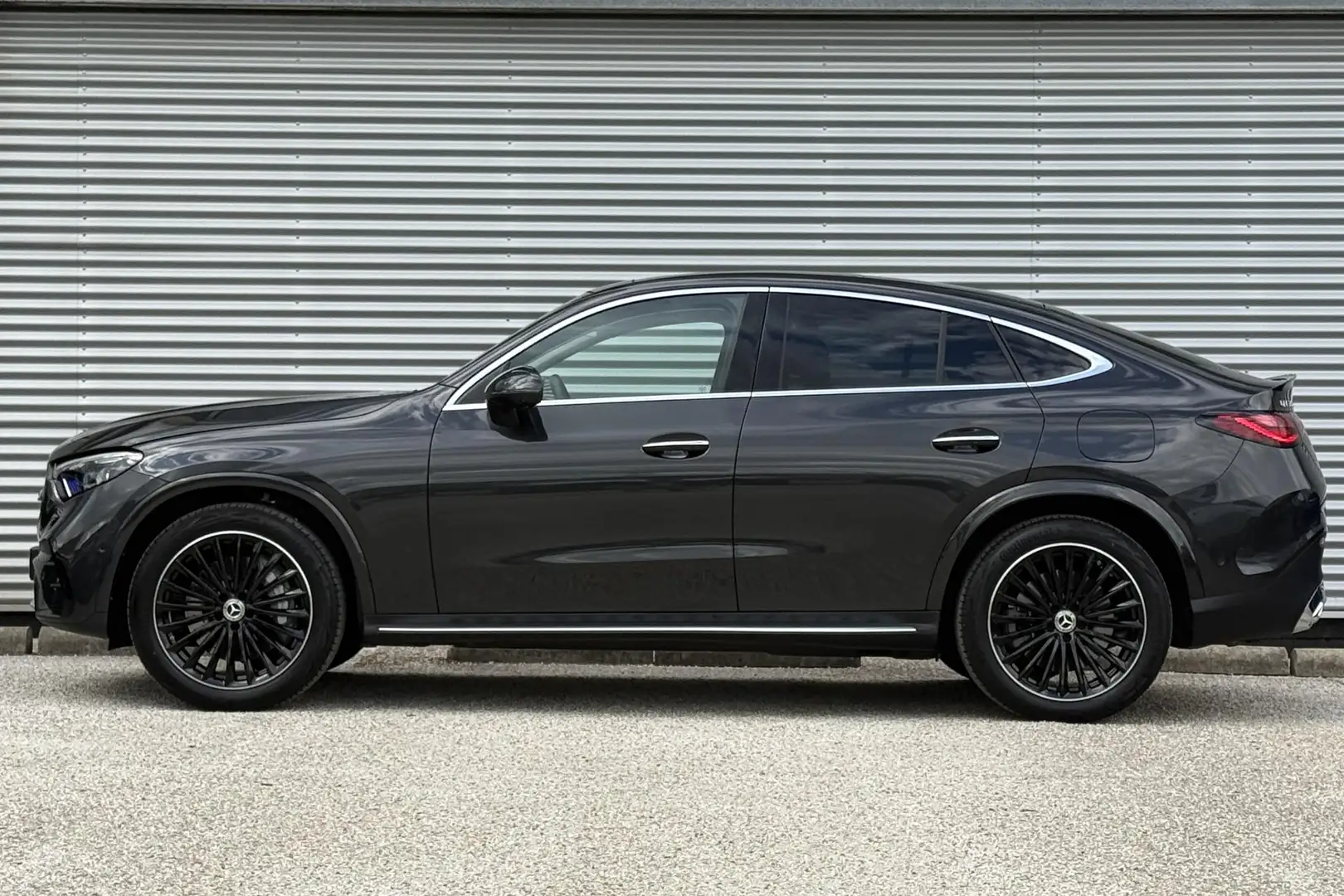 Mercedes-Benz GLC 300 GLC 300e Coupé Automaat 4MATIC AMG Line | Premium Grijs - 2