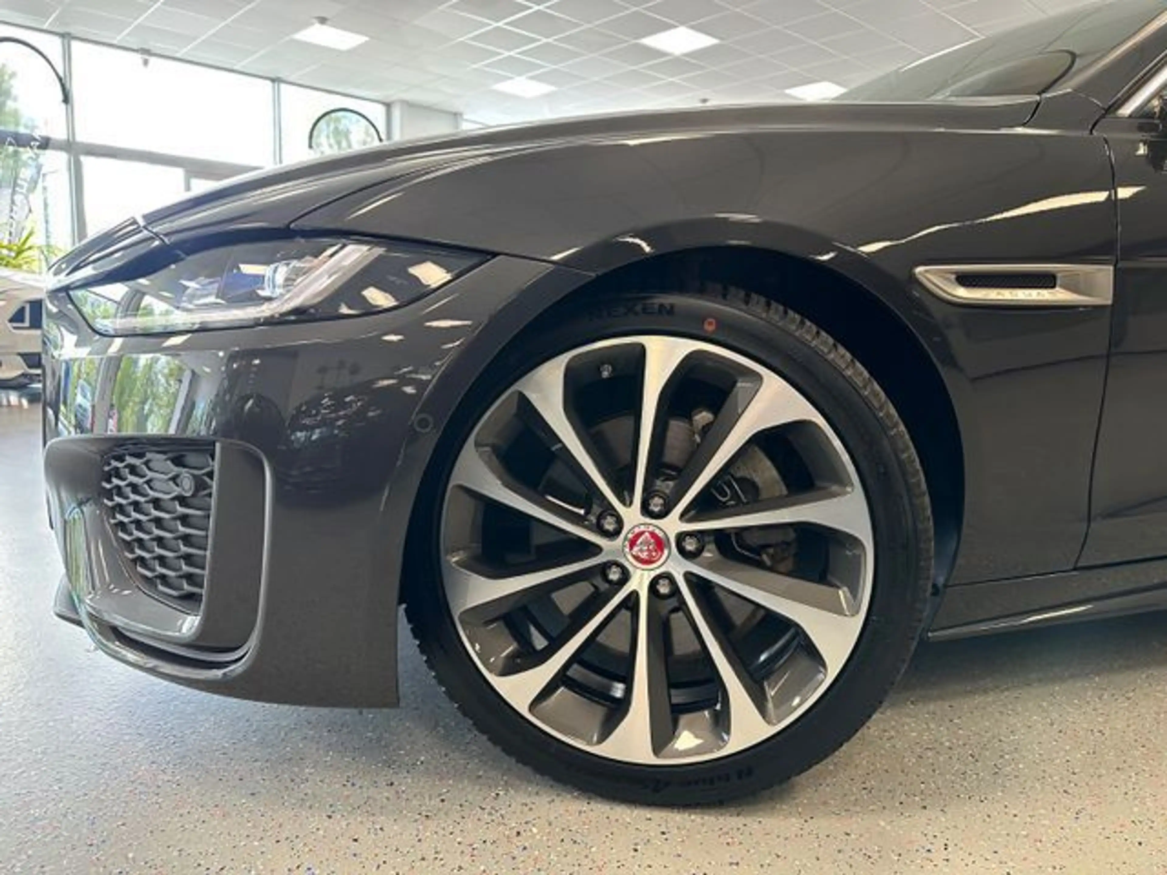 Jaguar XE R-Dynamic HSE|360°|Meridian|18-Wege|DAB+|19" — photo 5