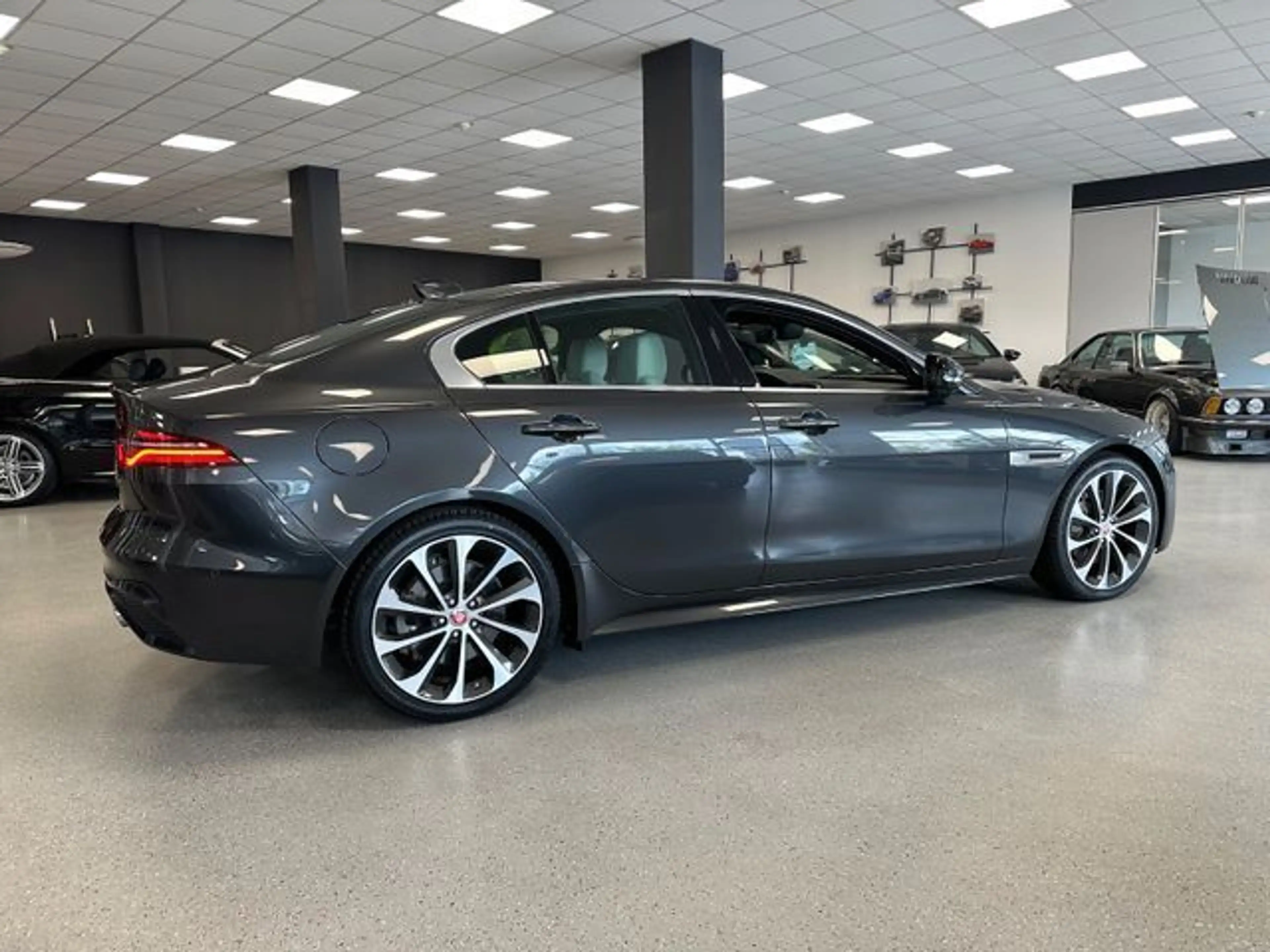 Jaguar XE R-Dynamic HSE|360°|Meridian|18-Wege|DAB+|19" — photo 10