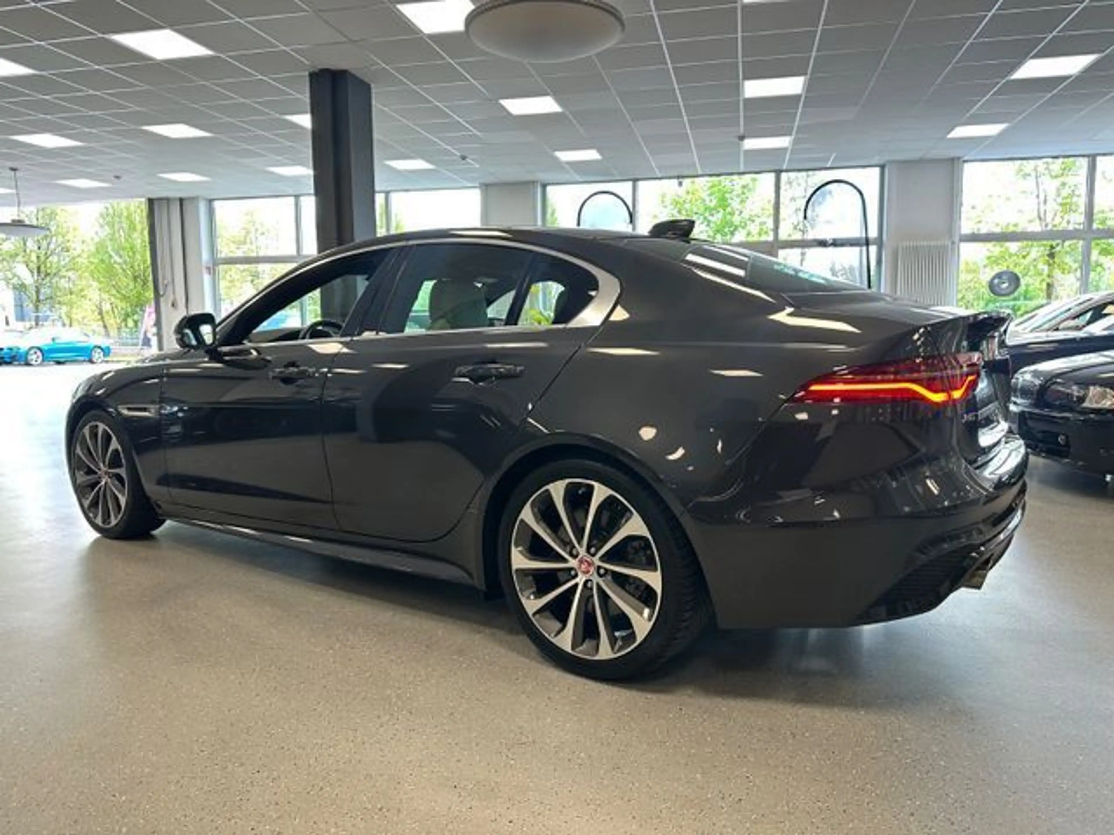 Jaguar XE R-Dynamic HSE|360°|Meridian|18-Wege|DAB+|19" — photo 14