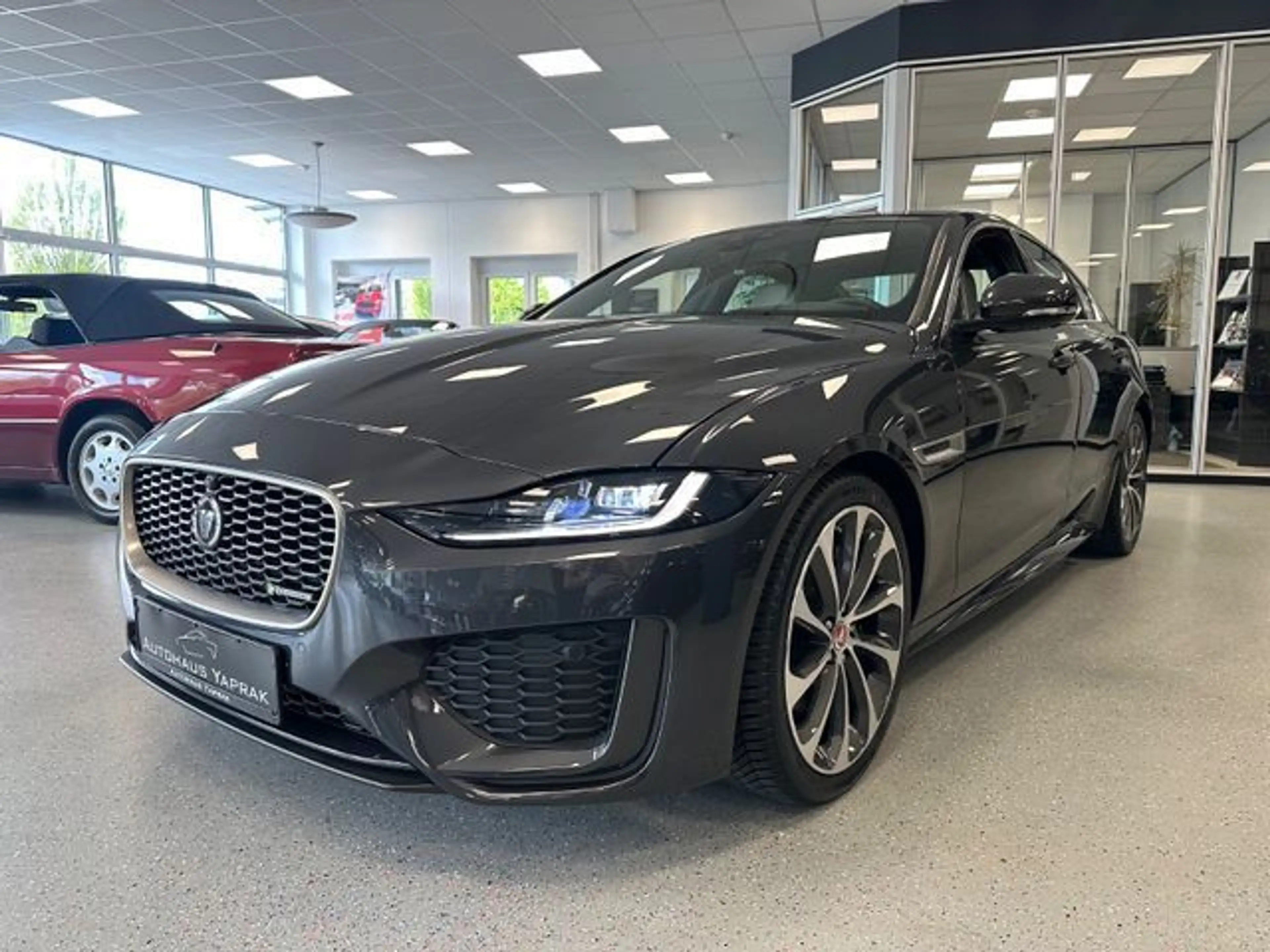 Jaguar XE R-Dynamic HSE|360°|Meridian|18-Wege|DAB+|19" — photo 6