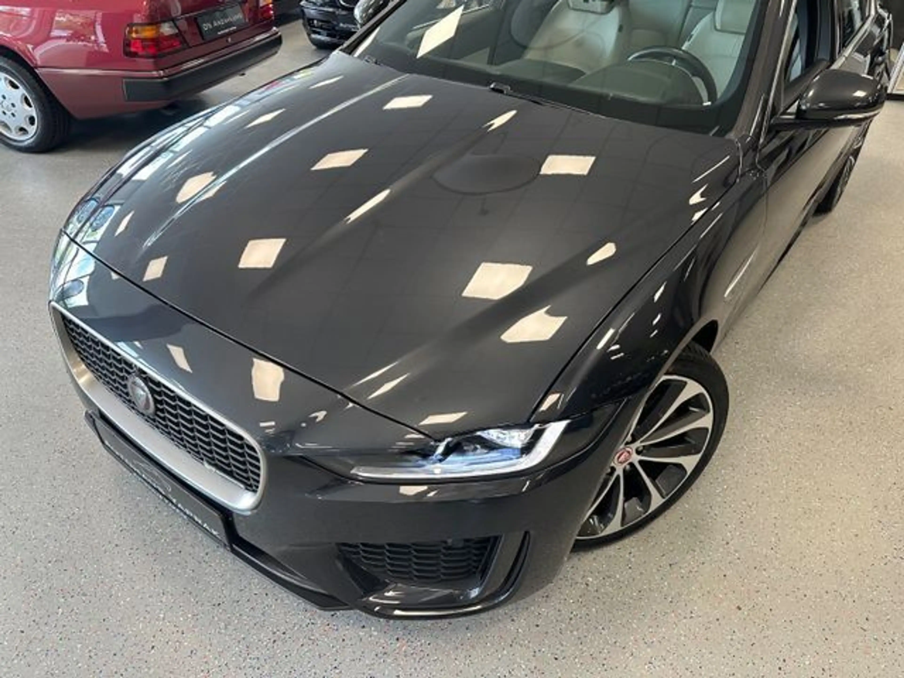 Jaguar XE R-Dynamic HSE|360°|Meridian|18-Wege|DAB+|19" — photo 4