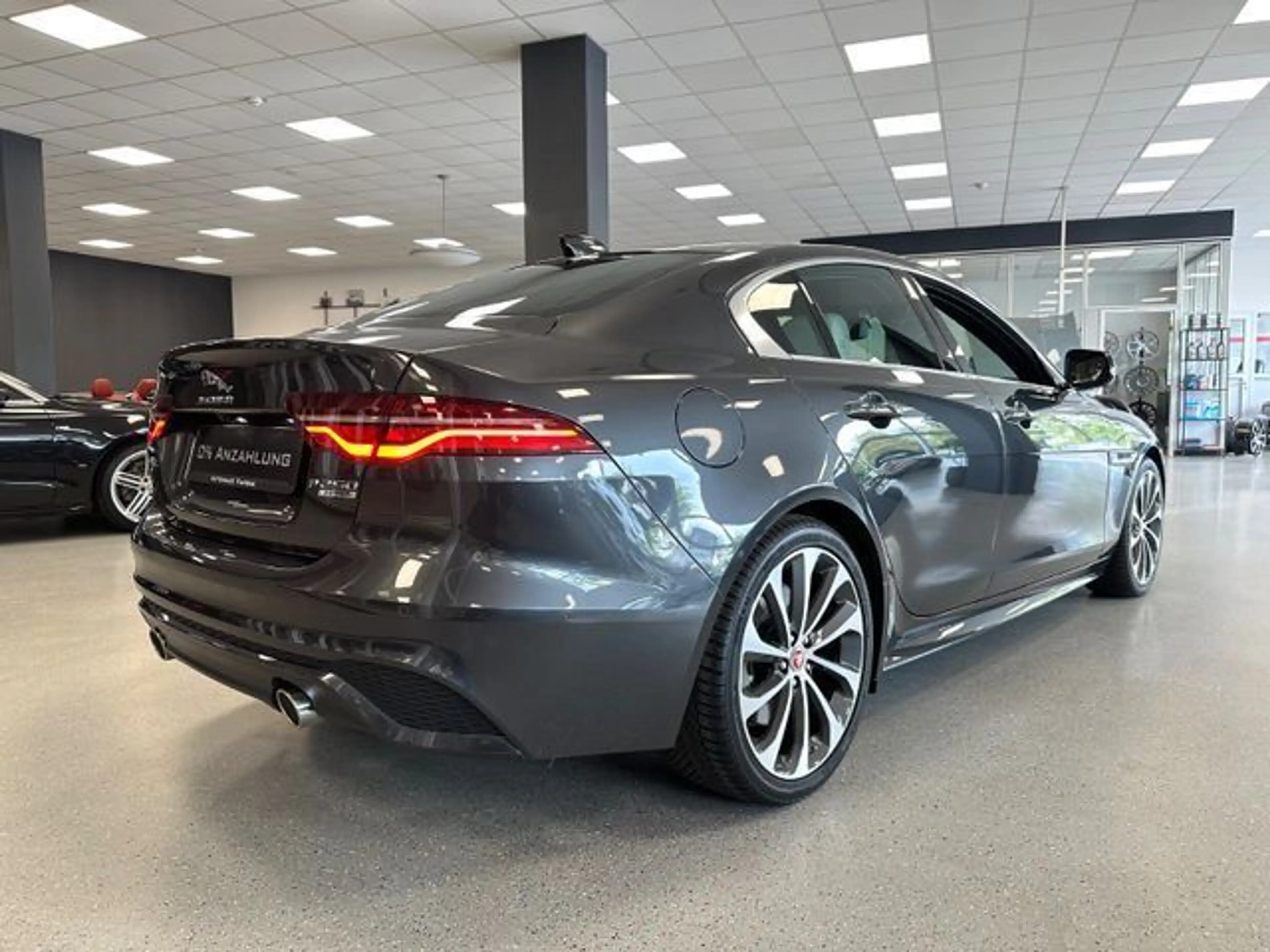 Jaguar XE R-Dynamic HSE|360°|Meridian|18-Wege|DAB+|19" — photo 11